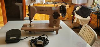Máquina de coser Singer.