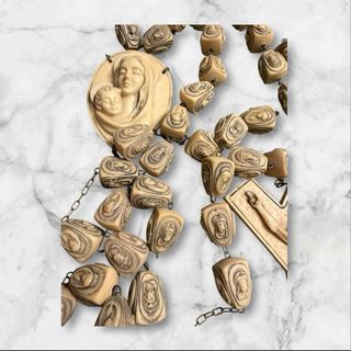 Rosario antiguo con crucifijo y medalla