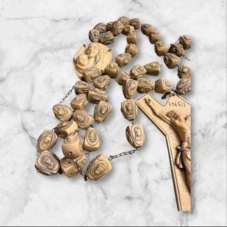 Rosario antiguo con crucifijo y medalla