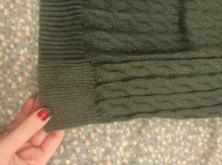 Jersey verde tejido trenzado