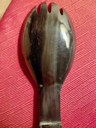 Cubiertos para ensalada de asta cuerno natural.