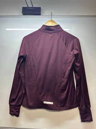 Sudadera deportiva morada con cremallera