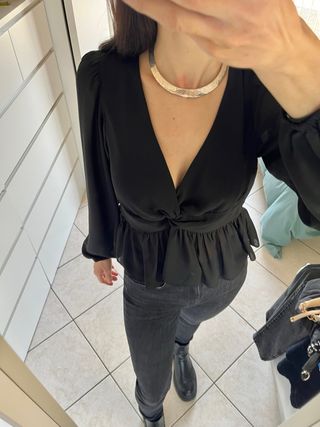 Blusa H&M nera con peplo