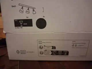 Lámpara de techo negra Ikea Ranarp.