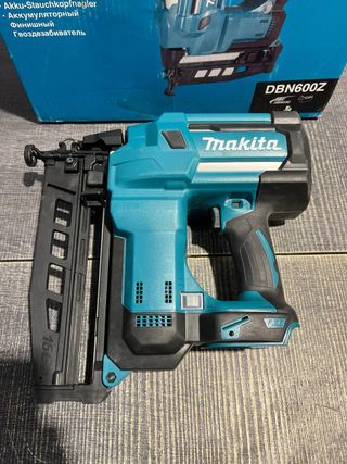 Clavadora Makita DBN600Z 18V