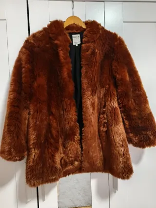 LIQUIDO!!Abrigo peludo marrón como nuevo