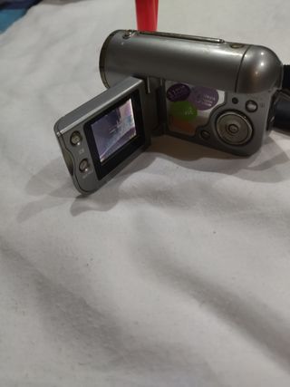 Videocámara digital plateada