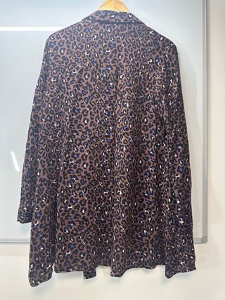 Camisa larga estampada leopardo
