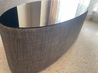 Mesa auxiliar Natuzzi ovalada cristal y tela