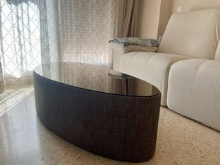 Mesa auxiliar Natuzzi ovalada cristal y tela