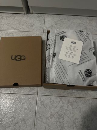 Stivali UGG Dakota T.38-39