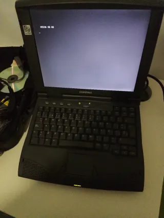 Ordenador Compaq Antiguo Negro