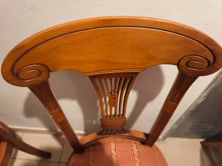 Mesa + 6 Sillas de madera maciza talladas