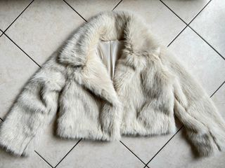 Pelliccia sintetica bianca nuova con cartellino