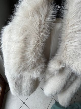Pelliccia sintetica bianca nuova con cartellino
