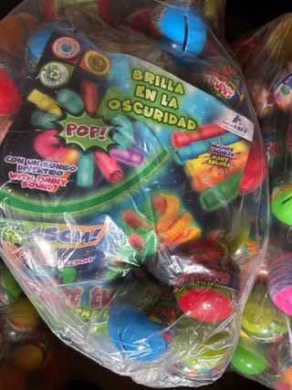 Bolas surtidas com brinquedos e surpresas