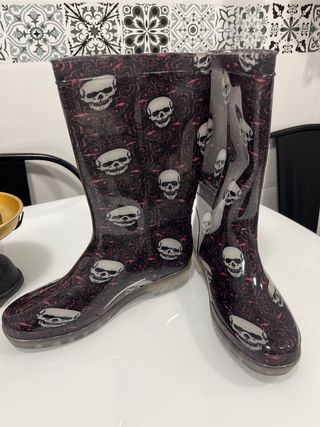 Botas de agua calaveras talla 39