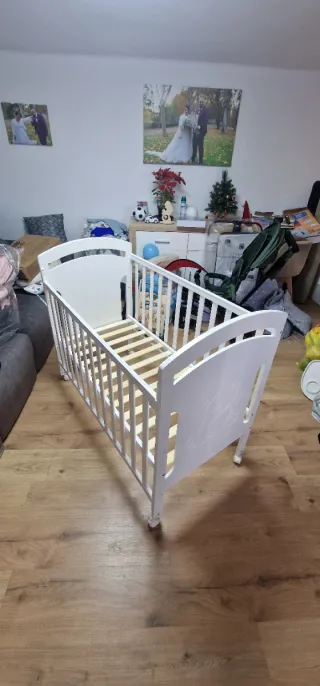 Cuna de bebé blanca
