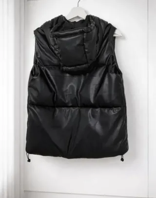Chaleco acolchado polipiel negro