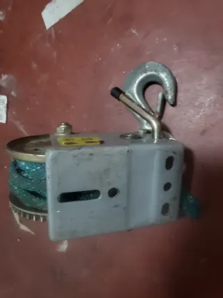 Cabrestante pequeño con gancho