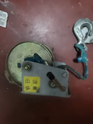 Cabrestante pequeño con gancho