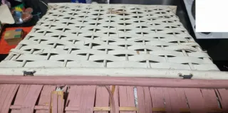 Casa de almacenamiento antigua de mimbre