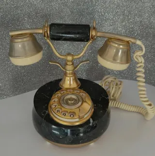 Teléfono Antiguo Negro y Dorado