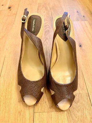 Sandalias Bimba y Lola tacón alto marrón y beige