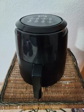 Freidora de aire STAR negra