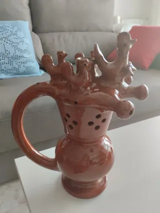 Figura cerámica decorativa gallos