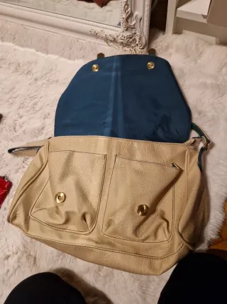 Bolso bandolera beige y dorado