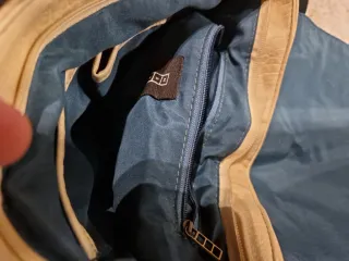 Bolso bandolera beige y dorado