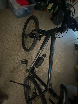Bicicleta de montaña negra