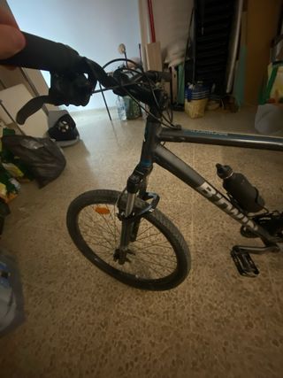 Bicicleta de montaña negra