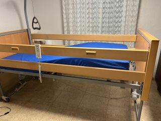 Cama articulada con elevador