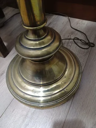 Lámparas de salón doradas y beige