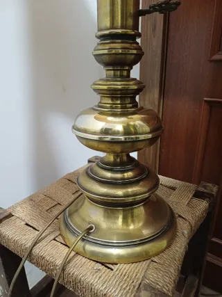 Lámparas de salón doradas y beige