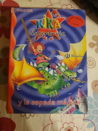 Kika Superbruja y la espada mágica (Spanish Edi...