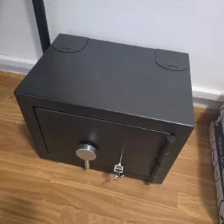 Armero 2-3 armas cortas homologado