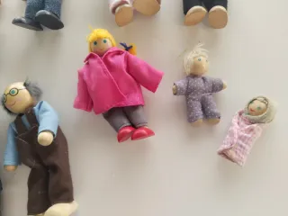 Muñecos casa de muñecas