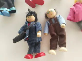 Muñecos casa de muñecas