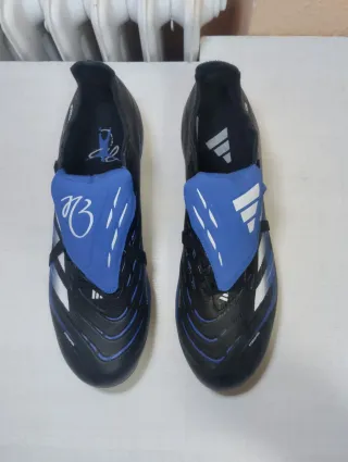 Botas de fútbol Adidas Negras y Azules
