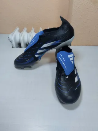 Botas de fútbol Adidas Negras y Azules