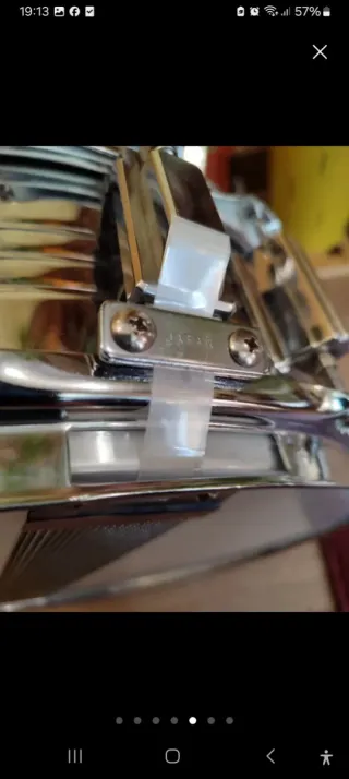 Caja de batería con soporte y baquetas