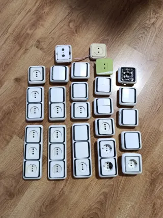 Conjunto Enchufes e Interruptores Simon 3€ UNIDAD.