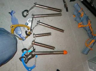 Tornillos de hielo para escalada