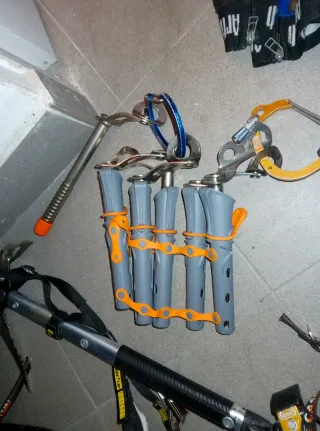 Tornillos de hielo para escalada