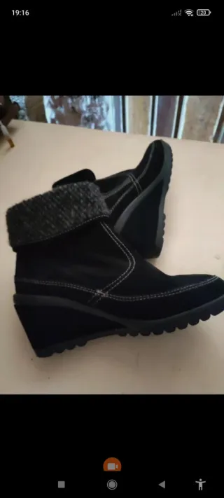 Botines negros con borrego