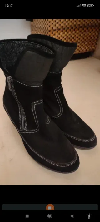 Botines negros con borrego