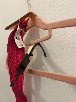 Cinturón rosa nuevo C&A con hebilla tipo carey